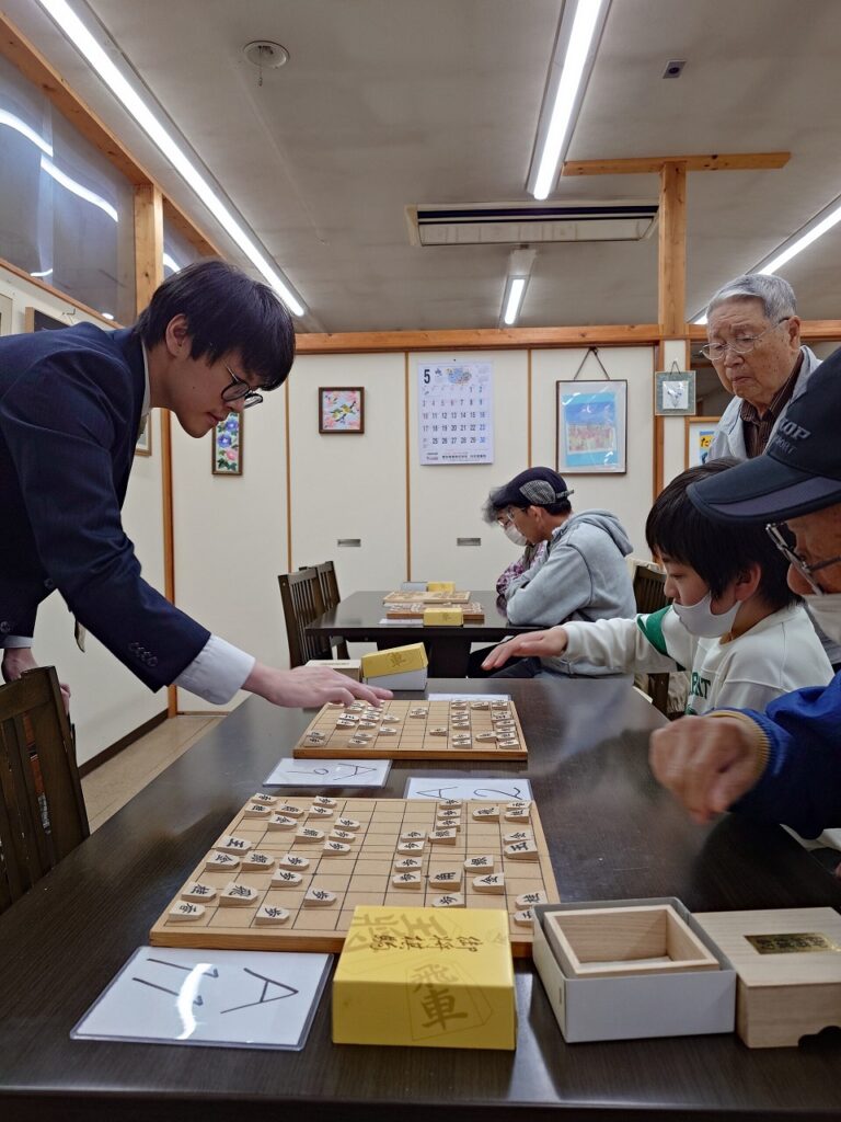 三枚堂達也七段in日本将棋連盟白石支部