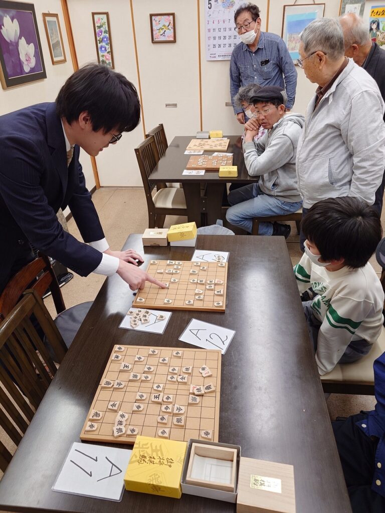 三枚堂達也七段in日本将棋連盟白石支部