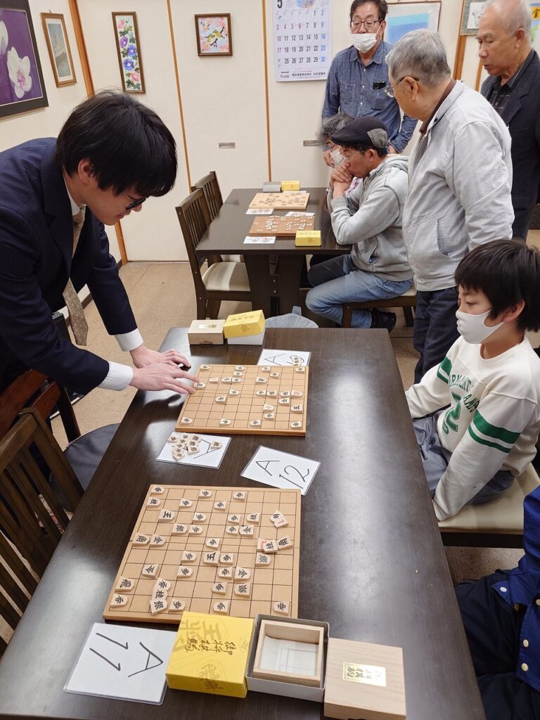 三枚堂達也七段in日本将棋連盟白石支部