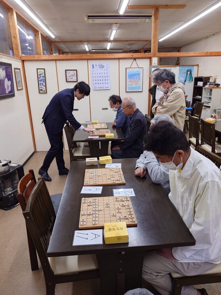 三枚堂達也七段in日本将棋連盟白石支部