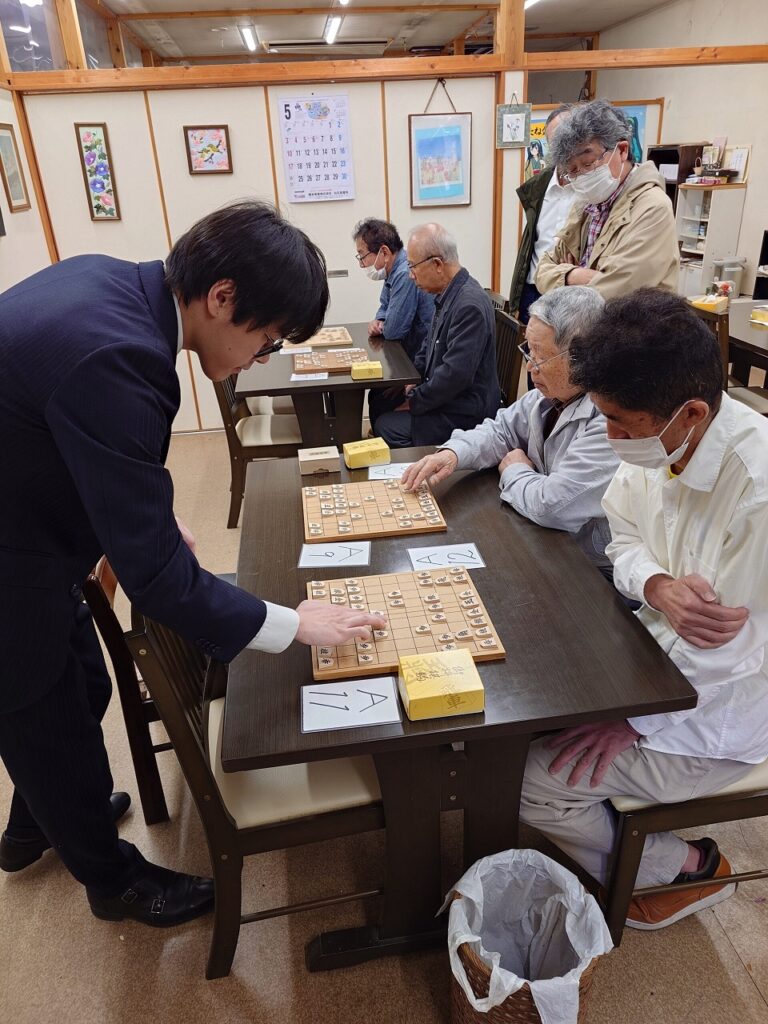 三枚堂達也七段in日本将棋連盟白石支部