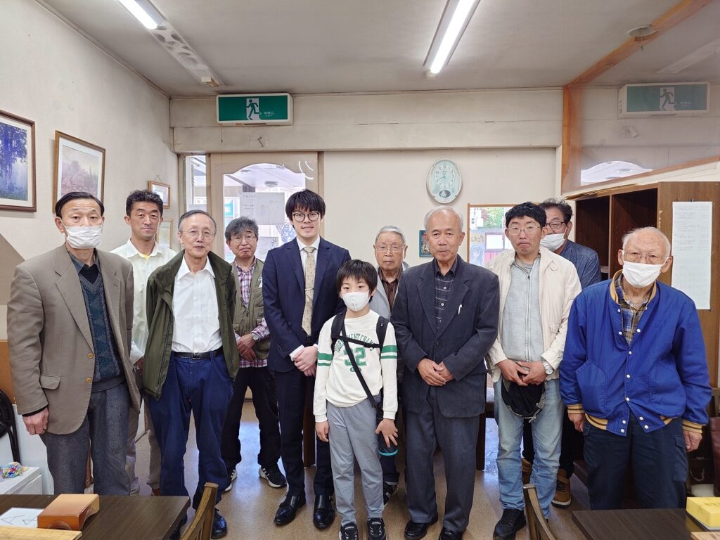 三枚堂達也七段in日本将棋連盟白石支部